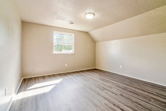 Building Photo - 5520 Evanbrook Terrace