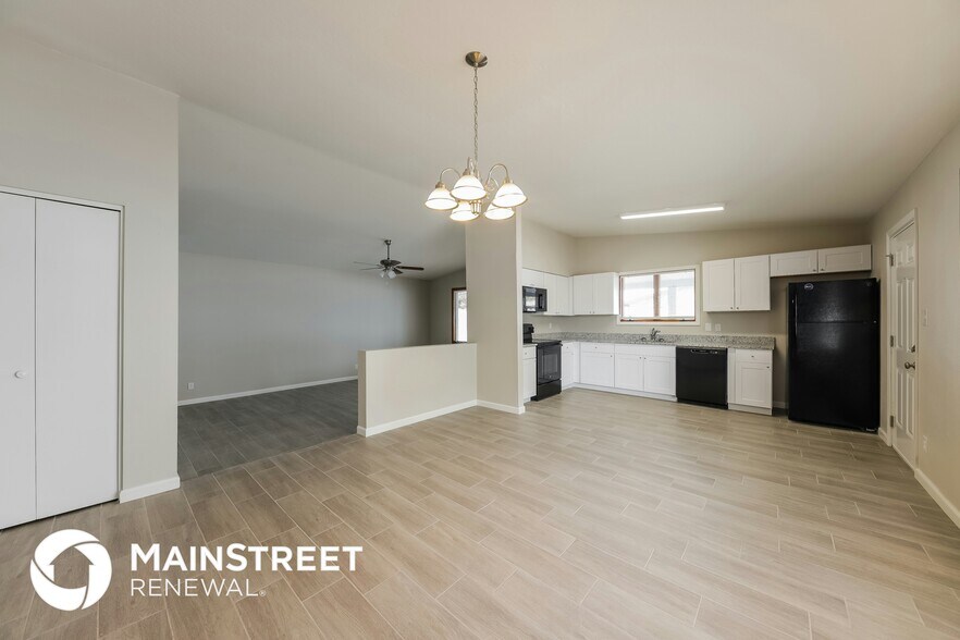 Building Photo - 3108 W McLellan Blvd