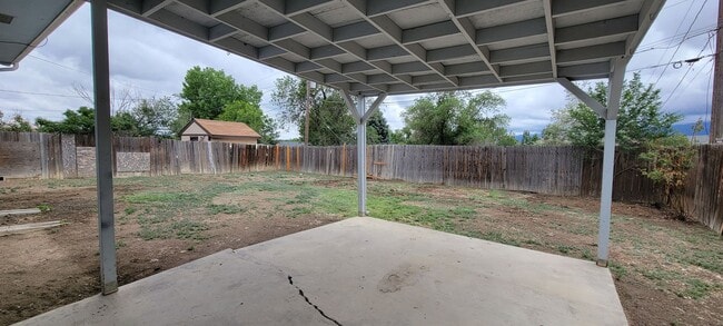 Building Photo - 3 Bedroom 1.5 Bathroom Home