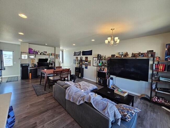 Building Photo - Spacious 3 Bed 3 bath house in 80916!