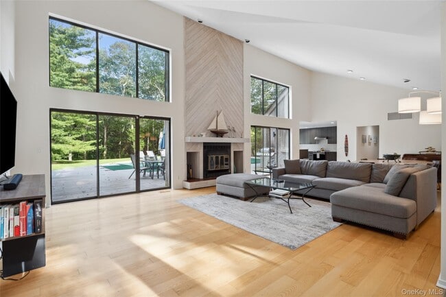 Building Photo - 26 Woodland Way