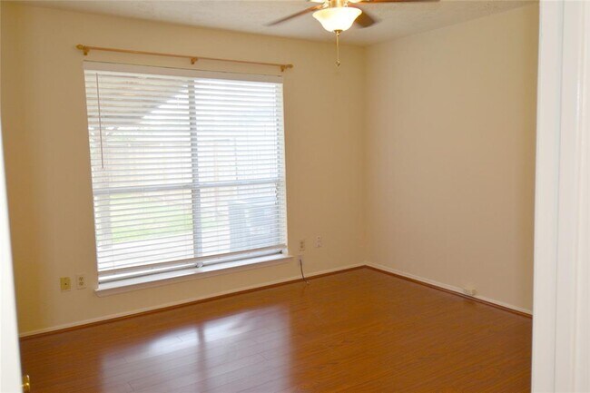 Building Photo - 9611 Wellsworth Dr