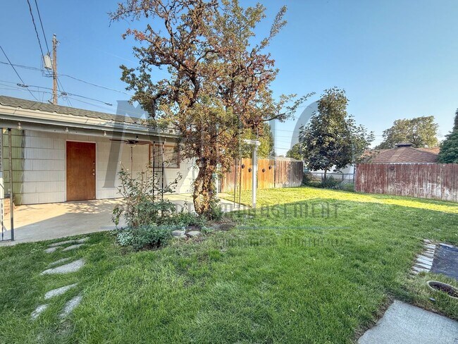 Building Photo - Updated Shadle Park Home