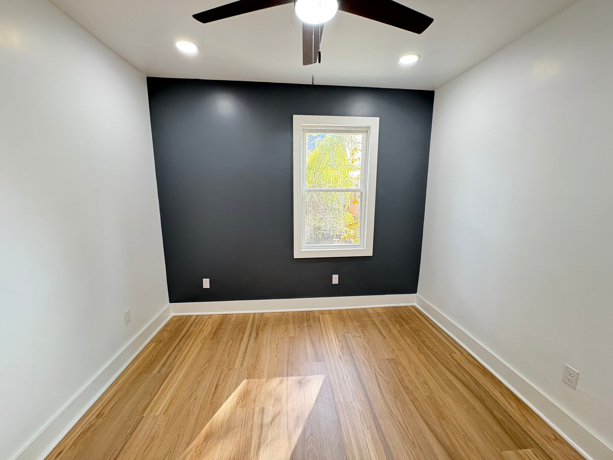 Building Photo - 5834 Phillips Ave