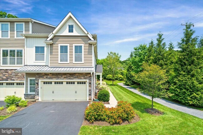 Building Photo - 10 Chasmere Dr
