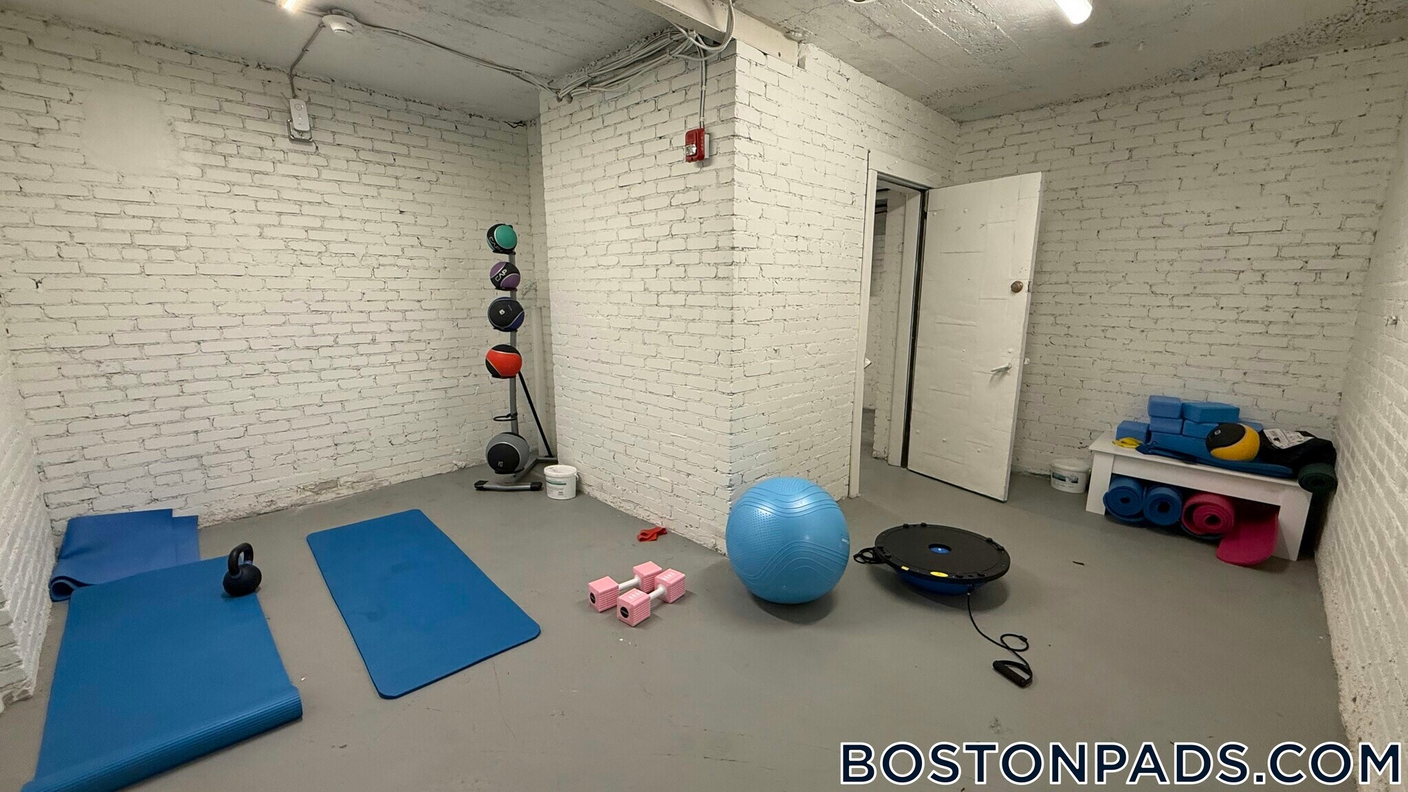 Building Photo - 9 Dana St