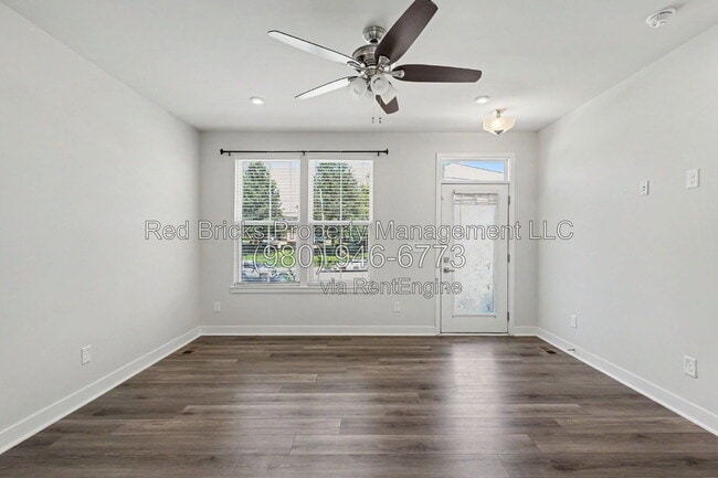 Building Photo - 1007 Simcoe Ln