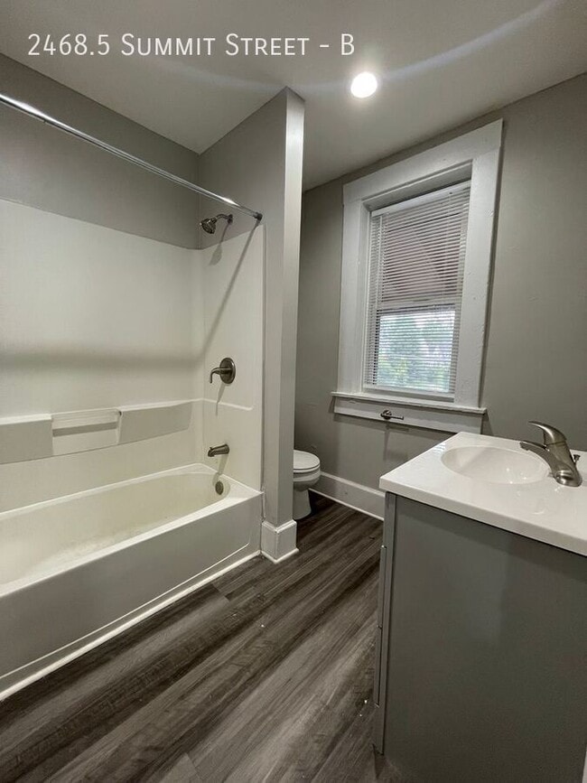 Building Photo - 2468.5 Summit St