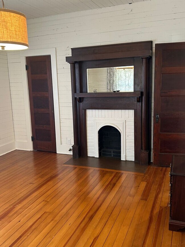 Building Photo - Beautiful Home Heart of Hartselle