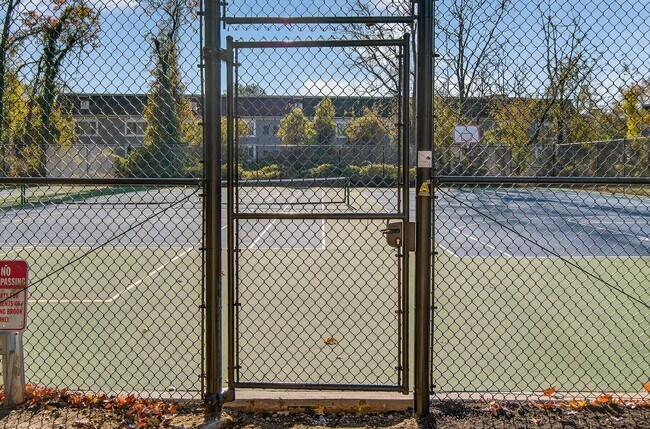 Building Photo - 14 Carol Ct