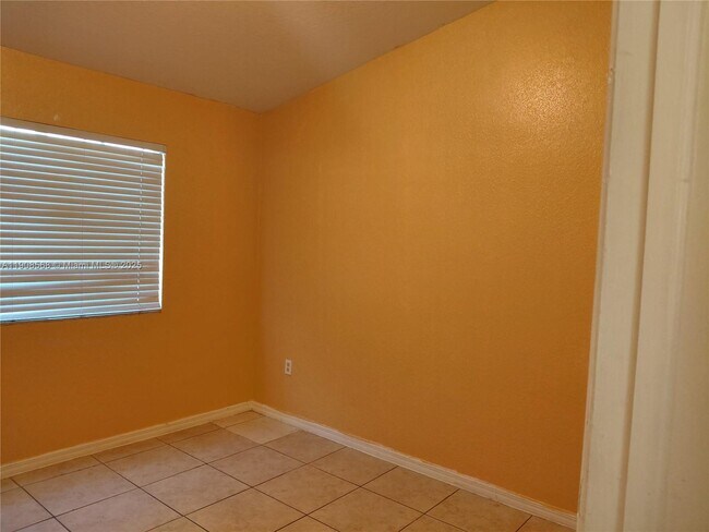 Building Photo - 83 NE 13th Ave