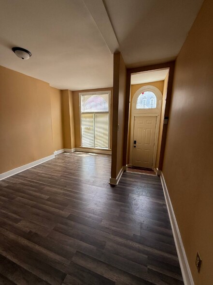 Primary Photo - 2026 Walbrook Ave