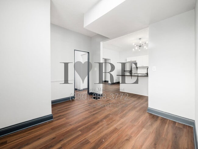 Building Photo - 806 Sullivant Ave