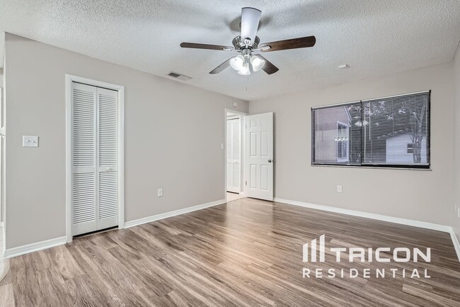 Building Photo - 217 S Shadow Bay Dr