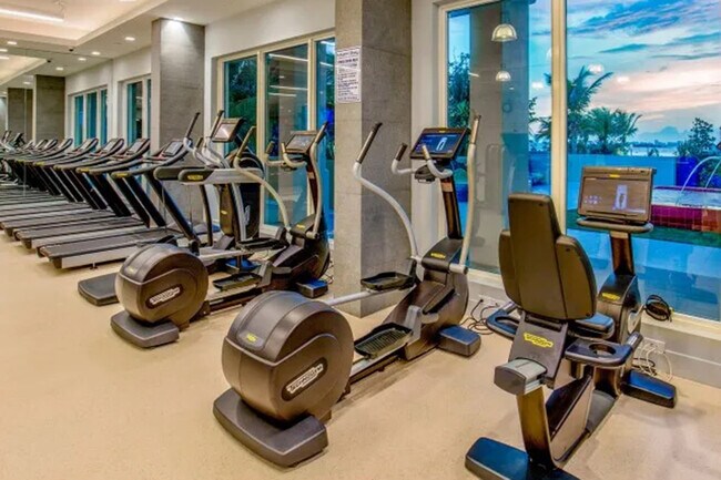 Building Photo - 601 NE 39th St