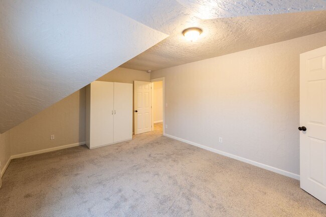 Building Photo - 425 N 7th Ave