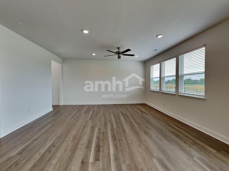 Building Photo - 216 Deanscroft Dr