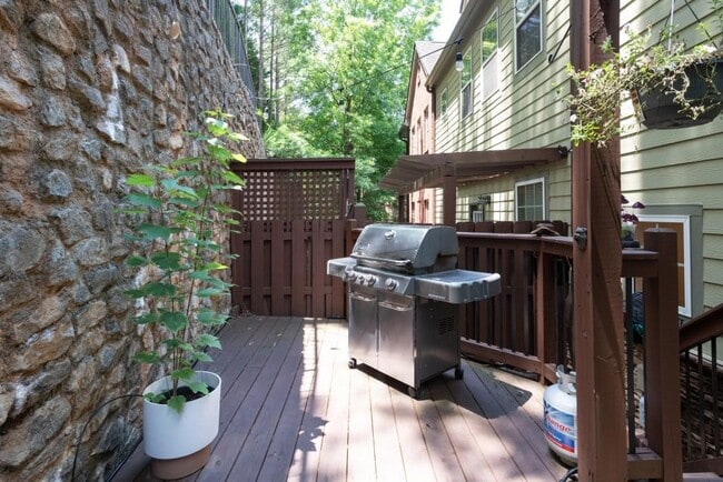 Building Photo - 1441 Ashford Creek Cir NE