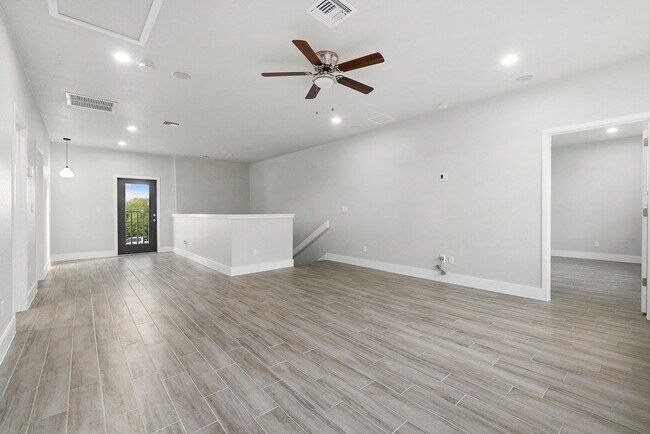 Building Photo - 1351 SW Don Ct