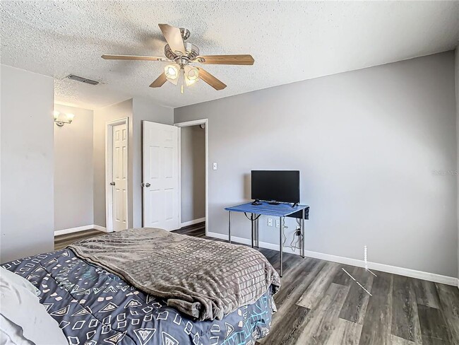 Building Photo - 7801 Rolling Grove Dr W