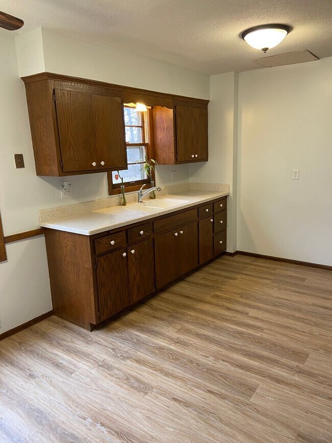 Building Photo - 1671-1673 Leone