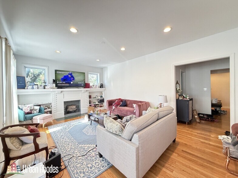 Building Photo - 3455 N Bosworth Ave