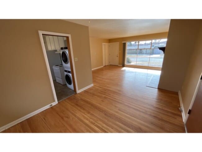 Building Photo - Fantastic updated ranch style home located in Lower Skyway