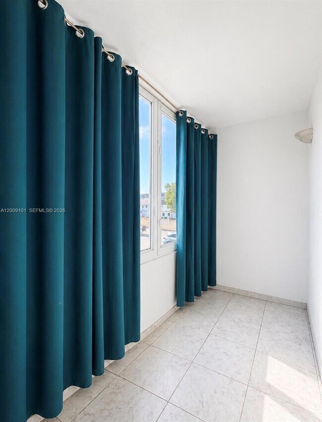 Building Photo - 160 Royal Palm Rd