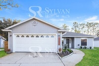Building Photo - Feel welcome and comfortable in this charm...