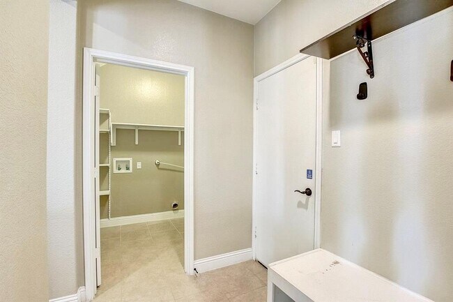 Building Photo - 3433 De Torres Cir
