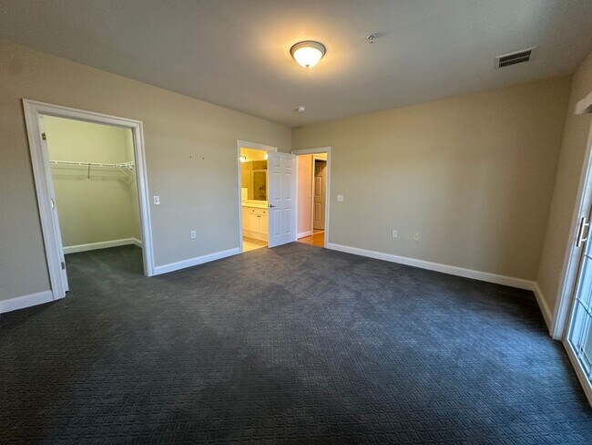 Building Photo - Glenwood Station Condo