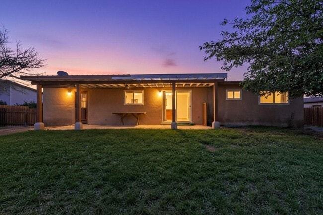 Building Photo - 2702 Avenida Del Sol