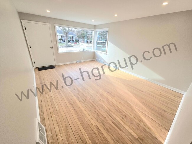 Building Photo - Newly Updated!