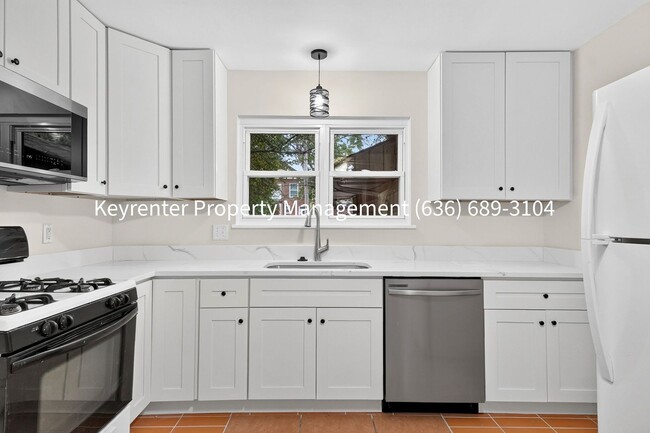 Building Photo - 5855 Pershing Ave