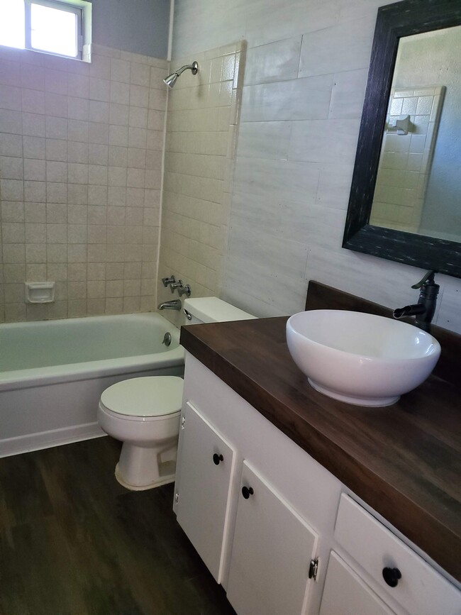 Bathroom#1 - 9480 Mapes St