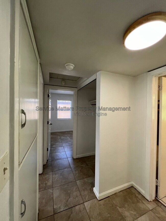Building Photo - 121 Berkley Dr