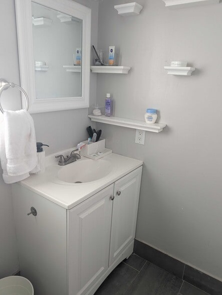 Building Photo - 9748 NW 1st Mnr