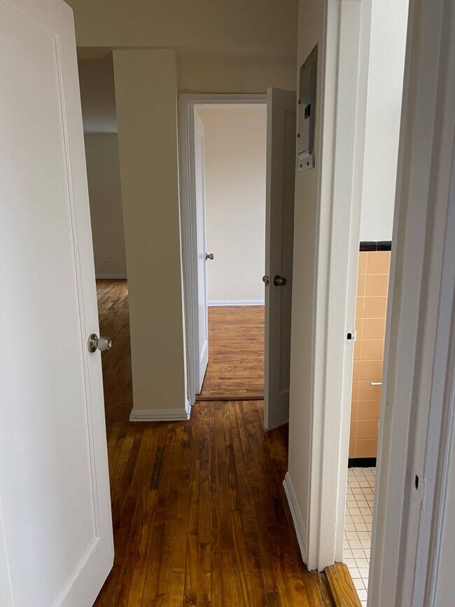 Building Photo - 88-10 35th Ave