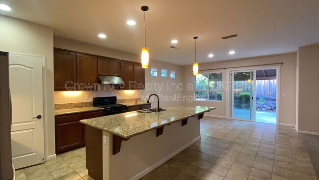 Building Photo - 172 W Viola St