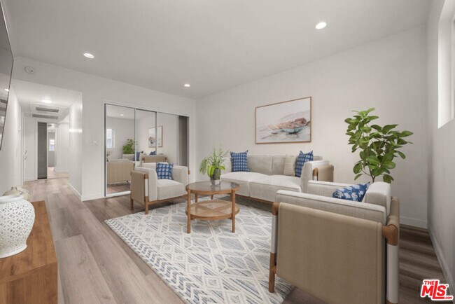 Building Photo - 423 Rexford Dr