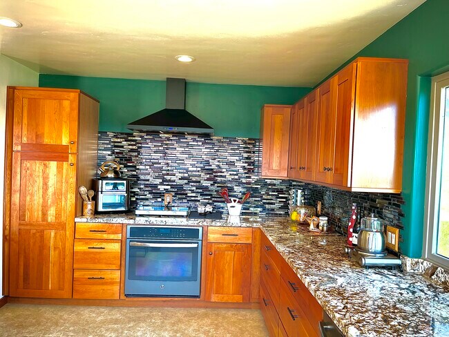 Building Photo - 407 Hecker Pass Rd