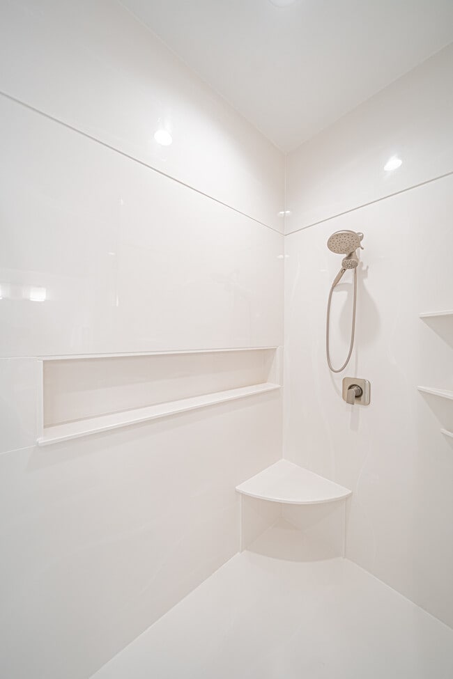 Building Photo - 949 Greenwillow Ln