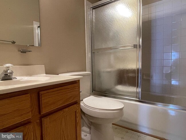 Building Photo - 32 Palace Ln