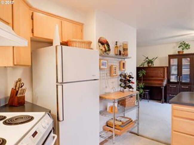 Building Photo - 9505 SW 47th Ave