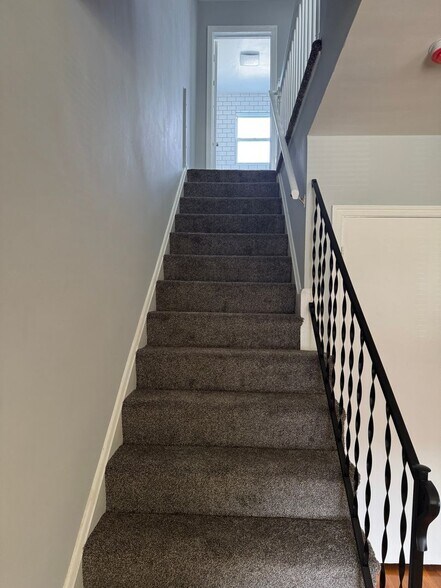 Building Photo - 2231 Graythorn Rd