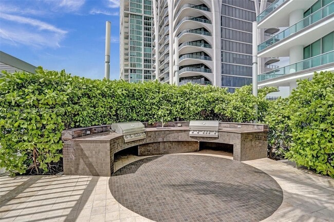 Building Photo - 900 Biscayne Blvd