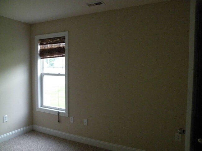 Building Photo - Beautiful Duplex Home near Cherry Point