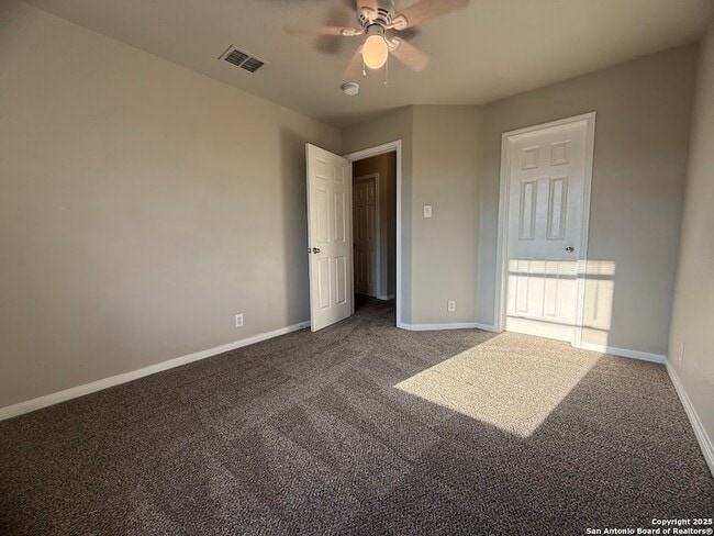 Building Photo - 570 Roadrunner Ave