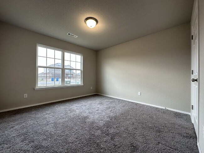Building Photo - 6801 SW Pilgrim Rd