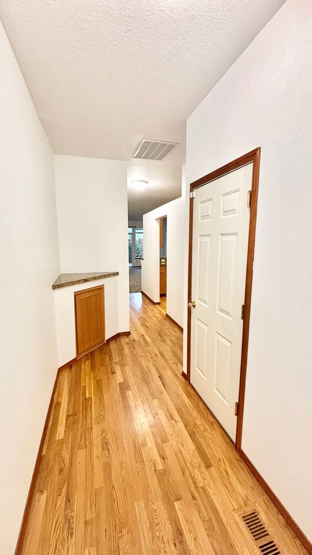 Building Photo - N0611